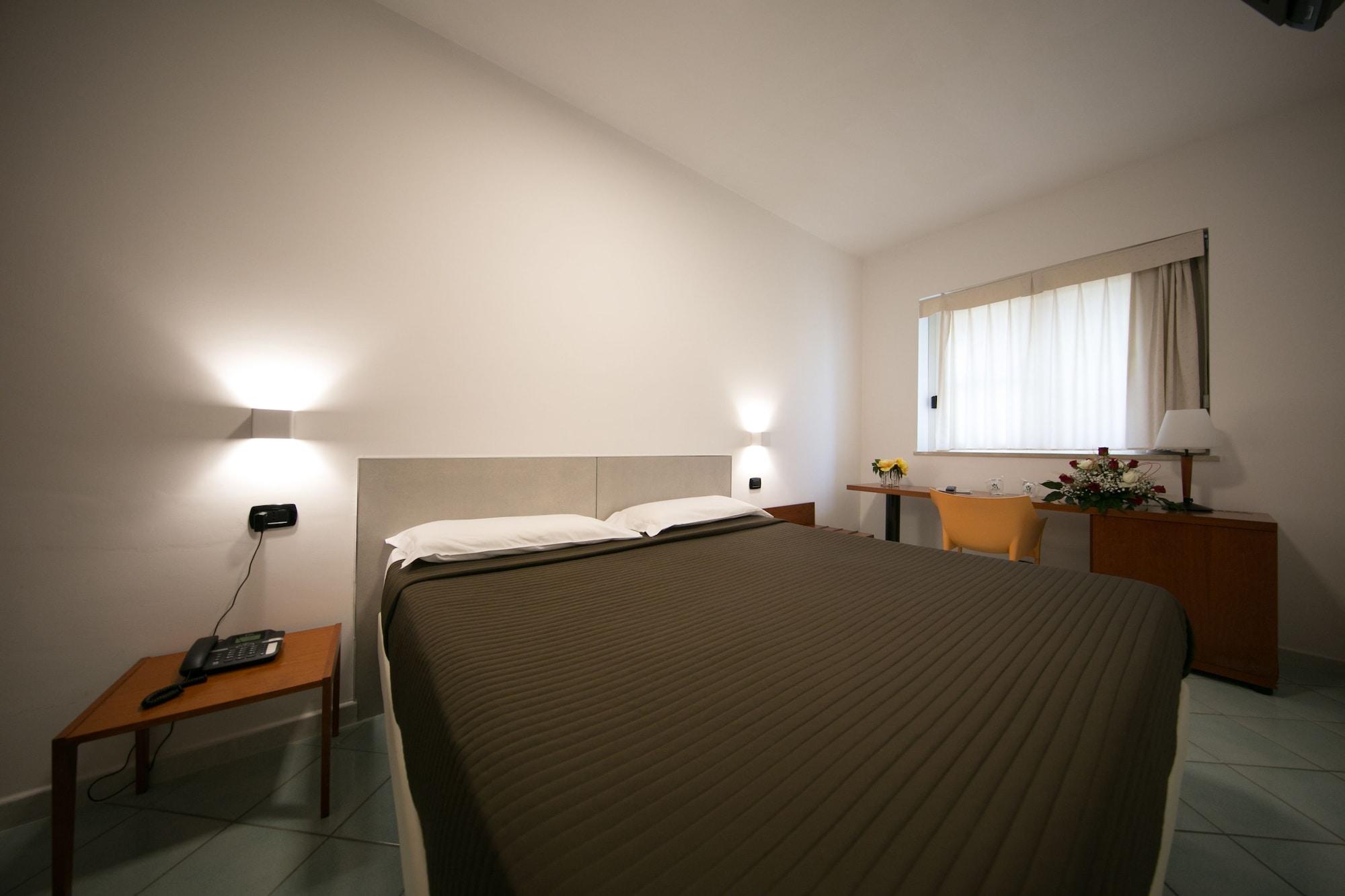 Mediterranea Hotel&Convention Center Salerno Esterno foto