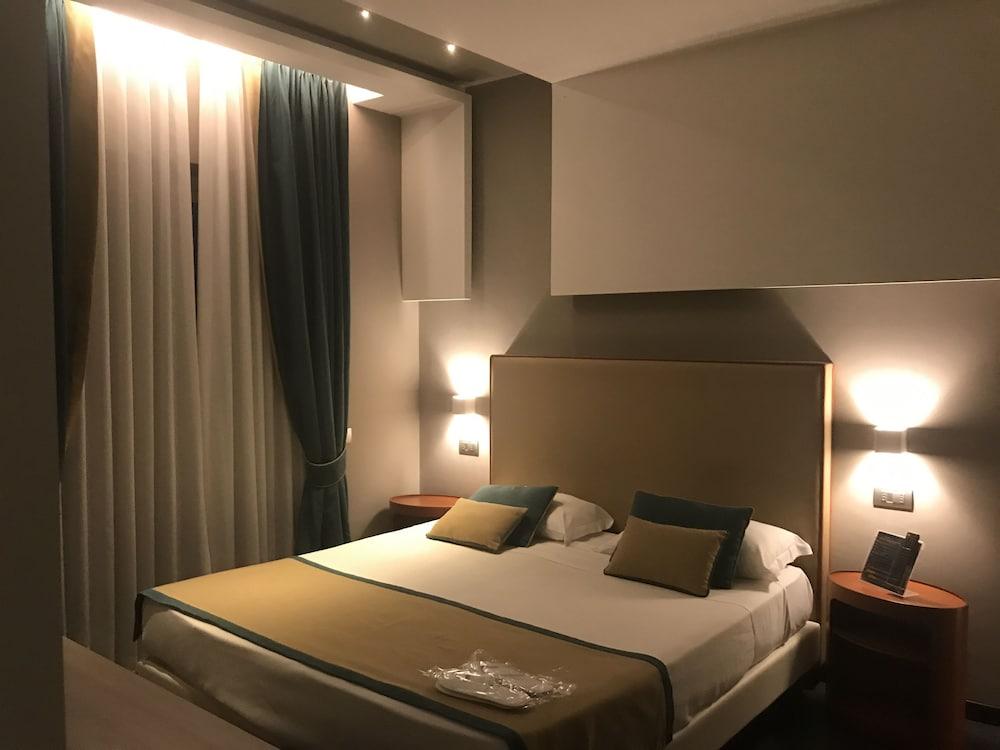 Mediterranea Hotel&Convention Center Salerno Esterno foto