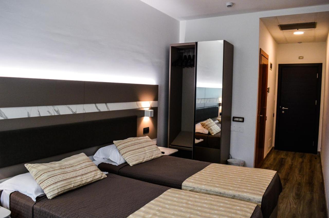 Mediterranea Hotel&Convention Center Salerno Esterno foto
