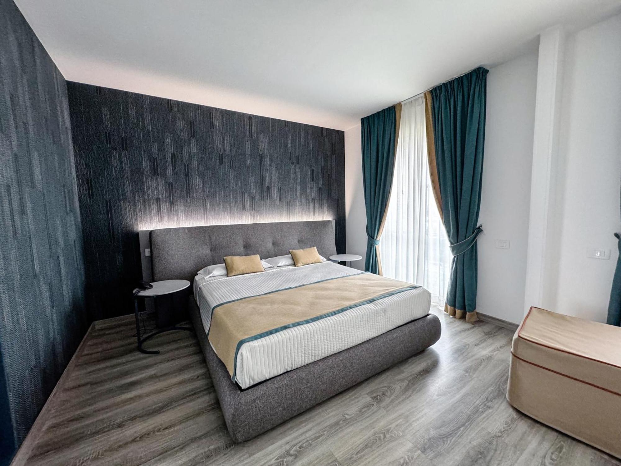 Mediterranea Hotel&Convention Center Salerno Esterno foto